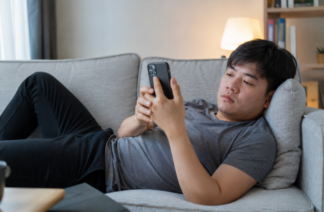 Công Nghệ Hiện Đại: Niềm Vui Hay Cảm Giác Trống Rỗng?