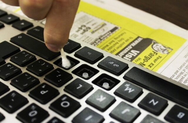 Hướng Dẫn Vệ Sinh Bàn Phím Laptop Đúng Cách Để Khôi Phục Hiệu Suất