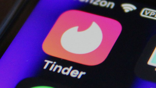 Tinder là gì? Khám phá ứng dụng hẹn hò hàng đầu Tinder là gì?
