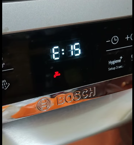 Giải Mã Nguyên Nhân Máy Rửa Bát Bosch Hiện Biểu Tượng Vòi Nước Đỏ