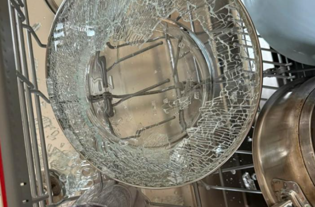 Giải Thích Nguyên Nhân Vung Kính Trong Máy Rửa Bát Đột Nhiên Vỡ