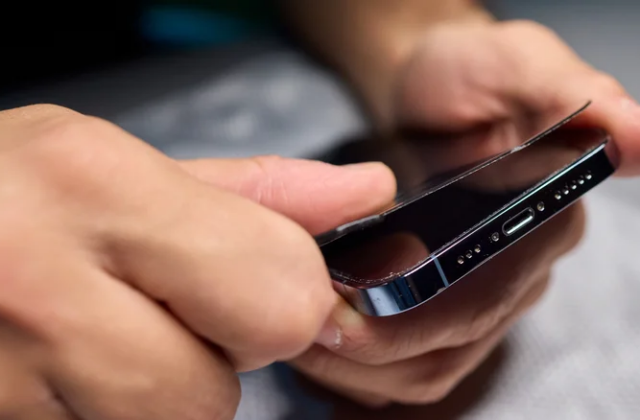 Tại Sao Miếng Dán Bảo Vệ Màn Hình Smartphone Là Sự Lựa Chọn Thông Minh