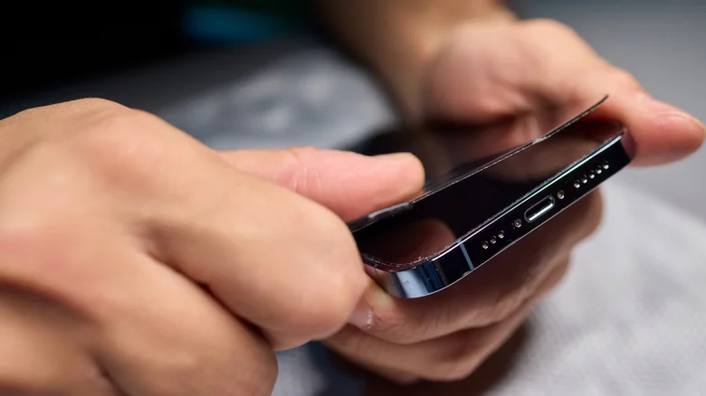 Tại Sao Miếng Dán Bảo Vệ Màn Hình Smartphone Là Sự Lựa Chọn Thông Minh